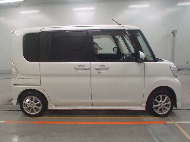 DAIHATSU TANTO 2018