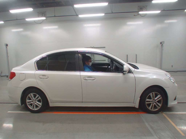 SUBARU LEGACY B4 2010