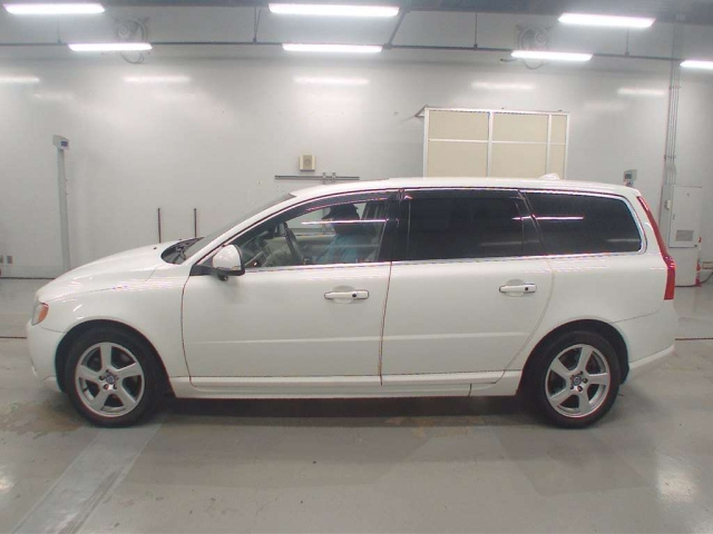 VOLVO V70 2012