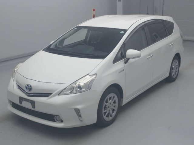 TOYOTA PRIUS ALPHA 2014