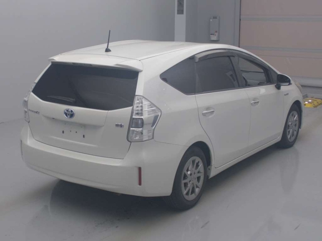 TOYOTA PRIUS ALPHA 2014
