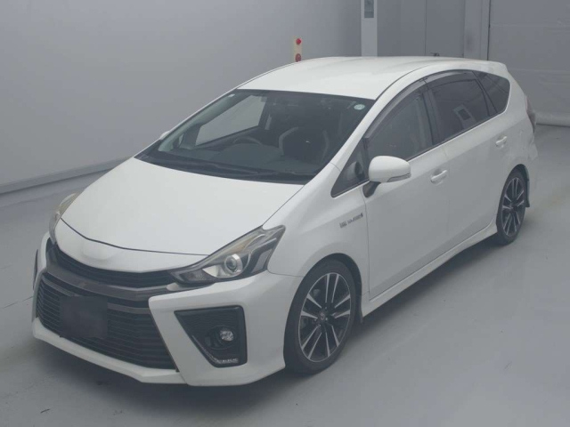 TOYOTA PRIUS ALPHA 2015