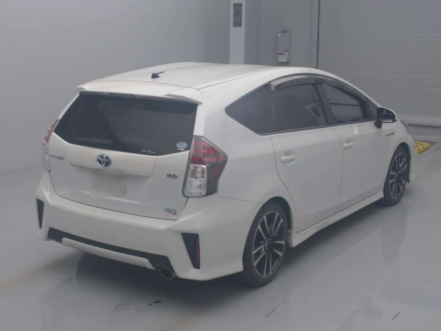 TOYOTA PRIUS ALPHA 2015