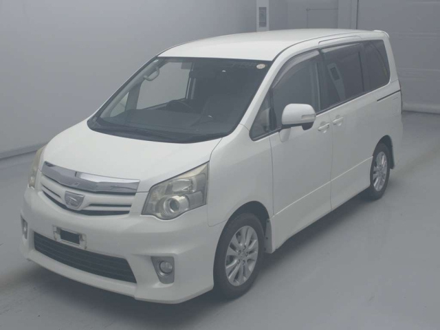 TOYOTA NOAH 2012