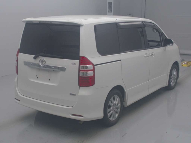 TOYOTA NOAH 2012