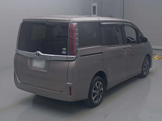 TOYOTA NOAH 2018