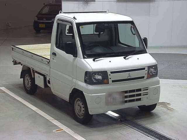 MITSUBISHI MINICAB TRUCK 2011