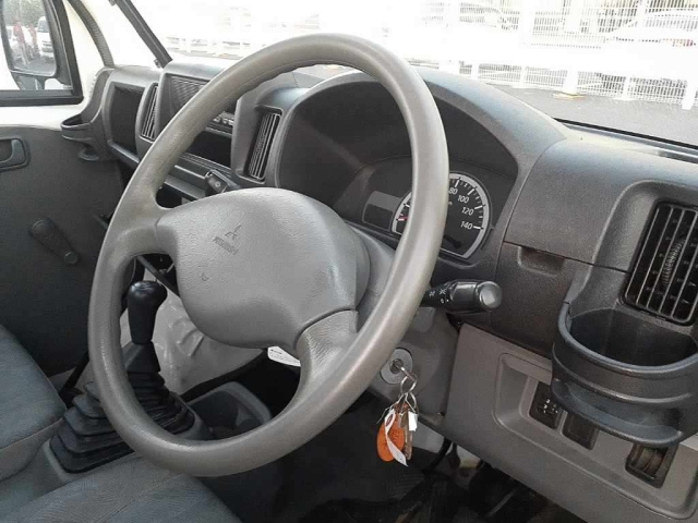 MITSUBISHI MINICAB TRUCK 2011