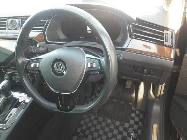 VOLKSWAGEN PASSAT VARIANT 2018