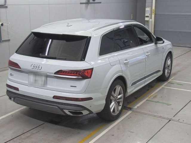 AUDI Q7 2023