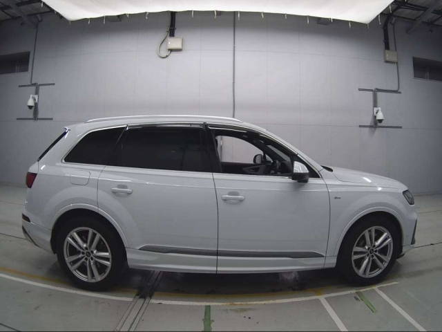 AUDI Q7 2023