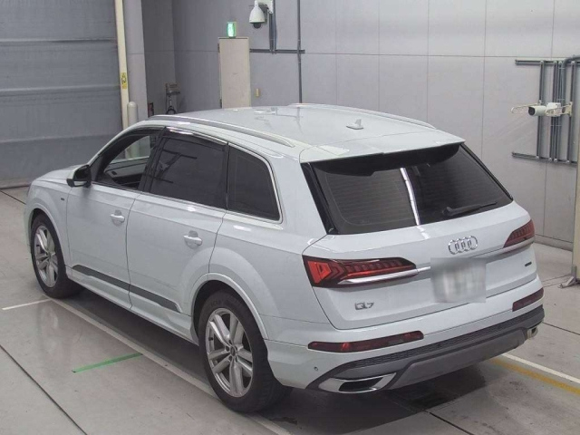 AUDI Q7 2023