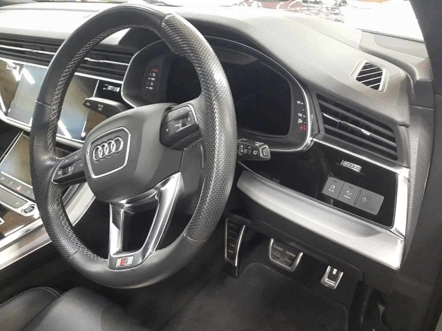 AUDI Q7 2023