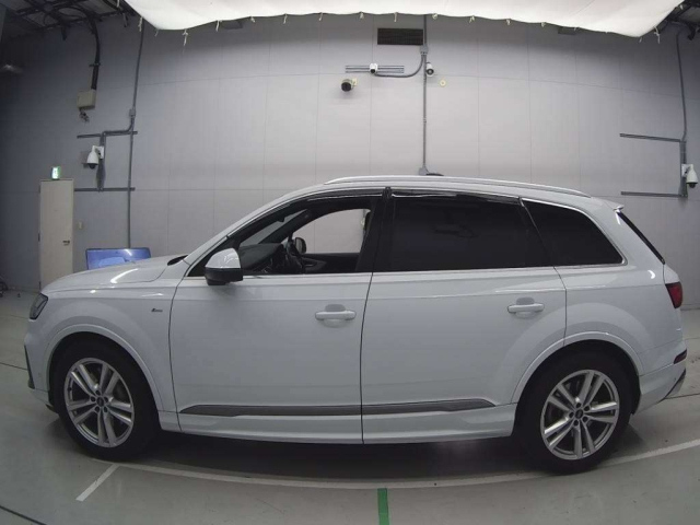 AUDI Q7 2023
