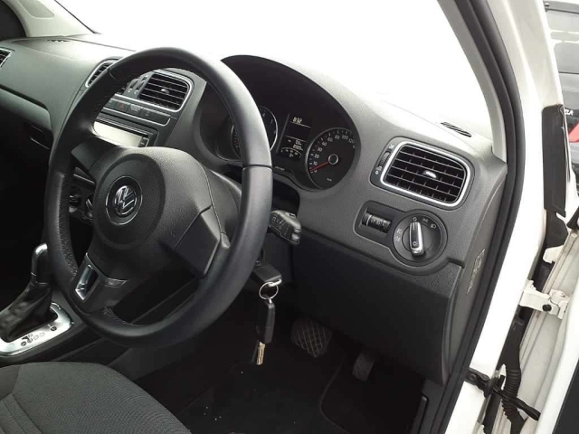 VOLKSWAGEN POLO 2014