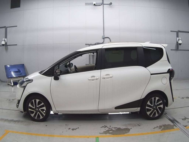 TOYOTA SIENTA 2017