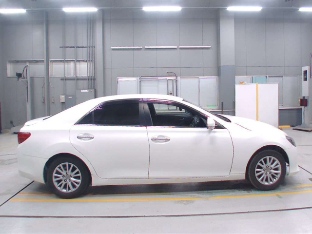 TOYOTA MARK X 2016