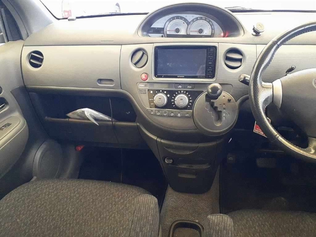 TOYOTA SIENTA 2013