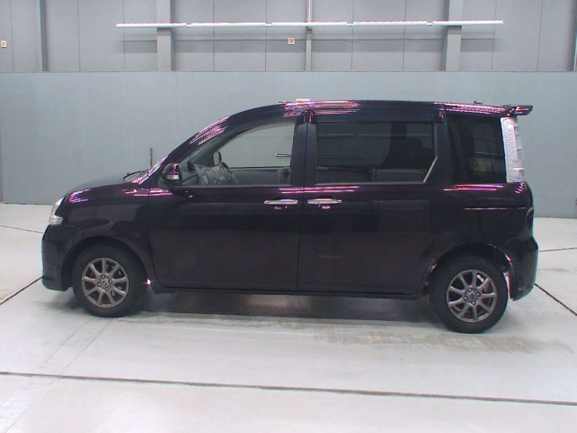 TOYOTA SIENTA 2013