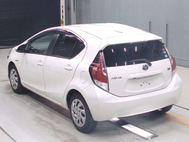 TOYOTA AQUA 2015