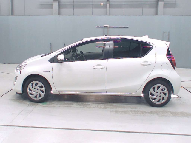 TOYOTA AQUA 2015