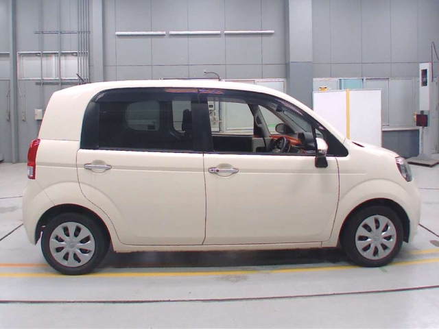 TOYOTA PORTE 2014