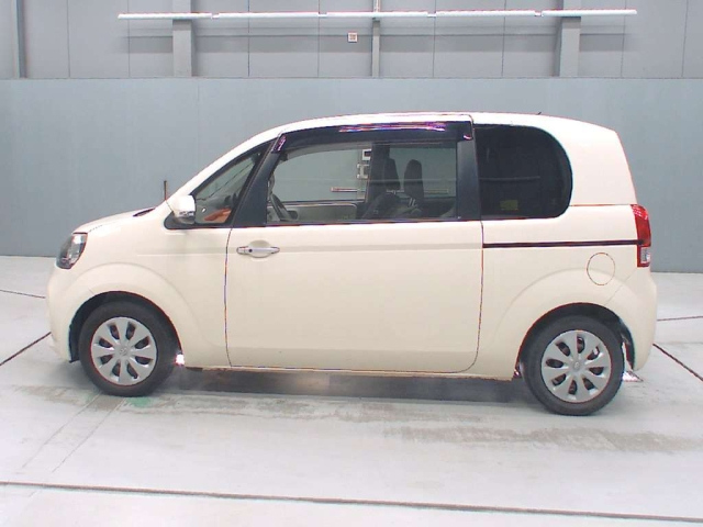 TOYOTA PORTE 2014