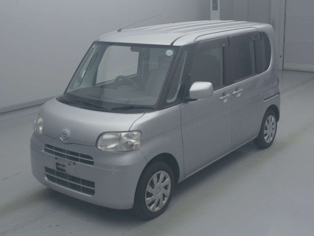 DAIHATSU TANTO 2011