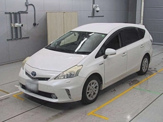 TOYOTA PRIUS ALPHA 2011