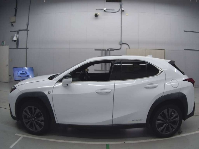 LEXUS UX 2021