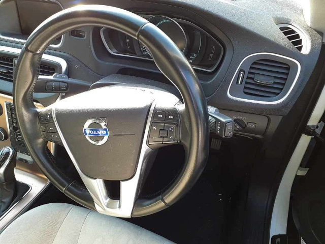 VOLVO V40 2014