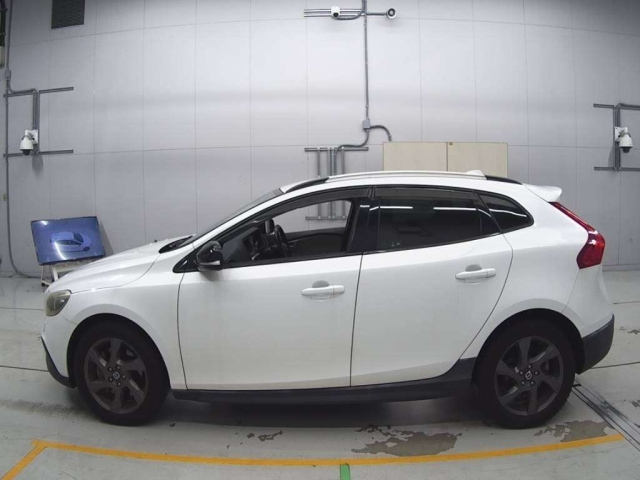 VOLVO V40 2014