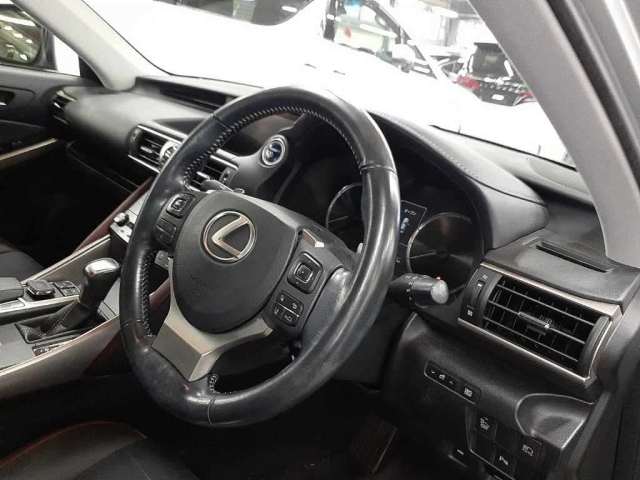 LEXUS IS 2017