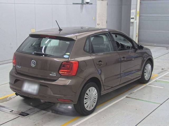 VOLKSWAGEN POLO 2015