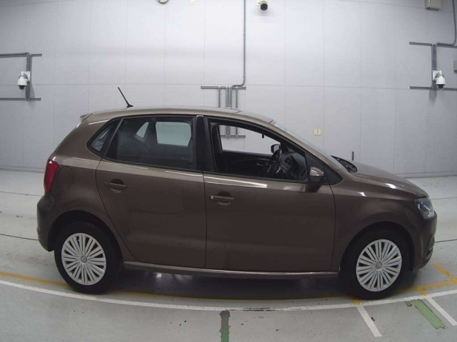 VOLKSWAGEN POLO 2015