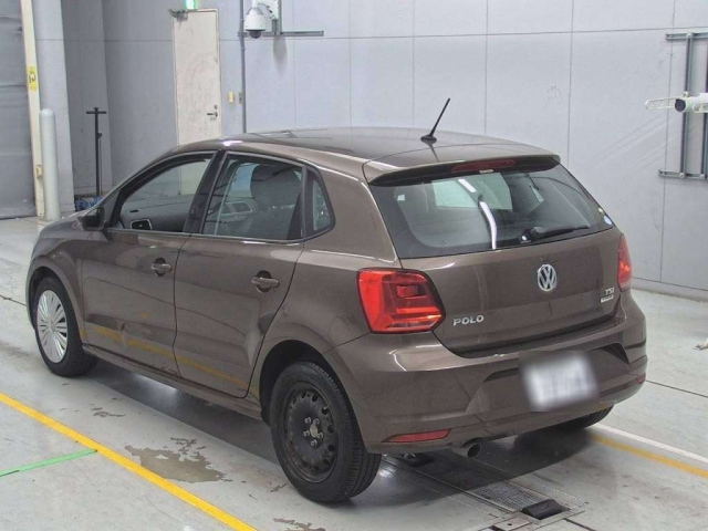 VOLKSWAGEN POLO 2015