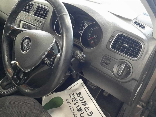 VOLKSWAGEN POLO 2015