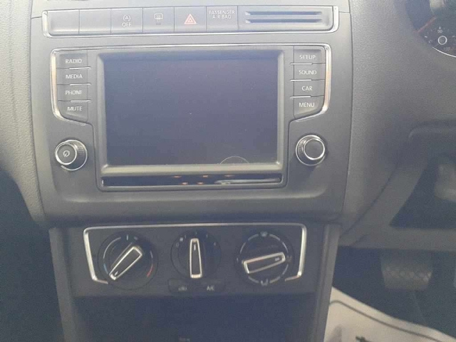 VOLKSWAGEN POLO 2015