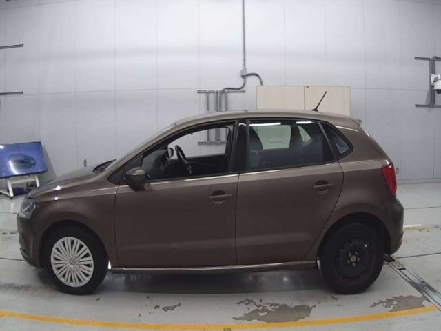 VOLKSWAGEN POLO 2015