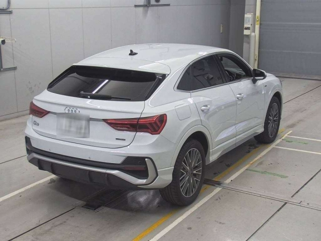AUDI Q3 2023