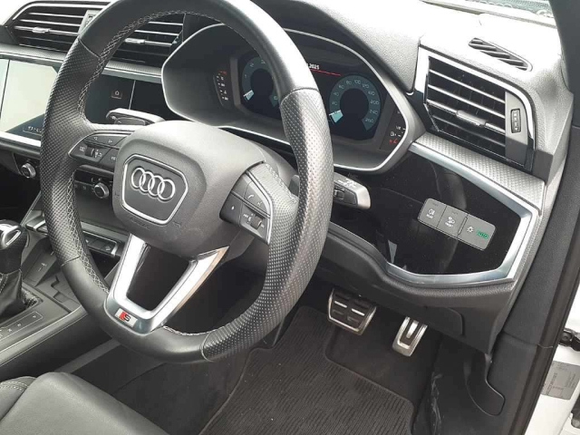 AUDI Q3 2023