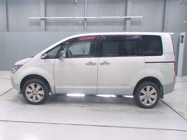 MITSUBISHI DELICA D5 2009