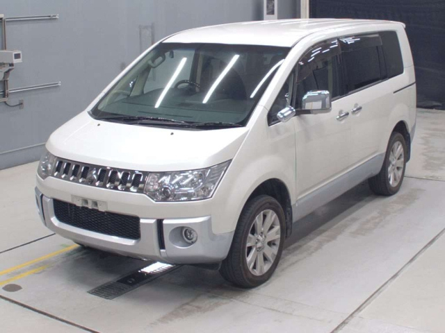 MITSUBISHI DELICA D5 2009