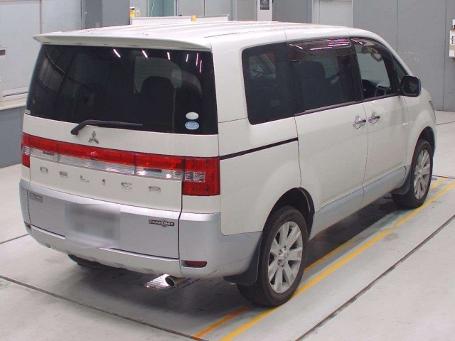 MITSUBISHI DELICA D5 2009