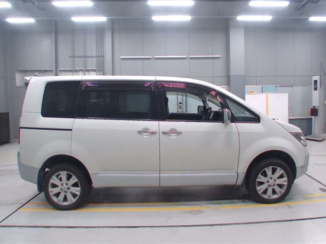 MITSUBISHI DELICA D5 2009