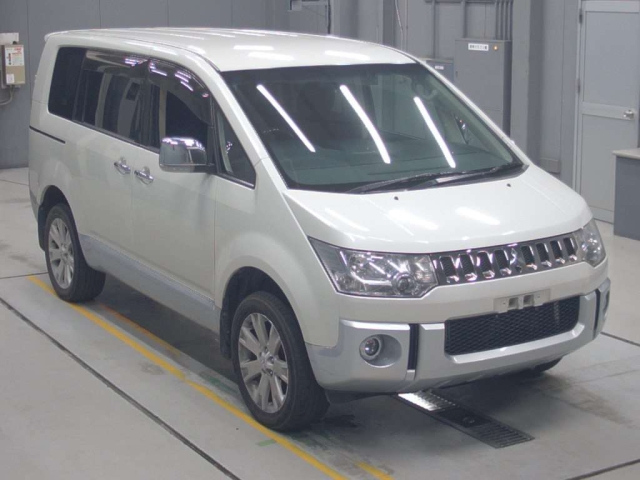 MITSUBISHI DELICA D5 2009
