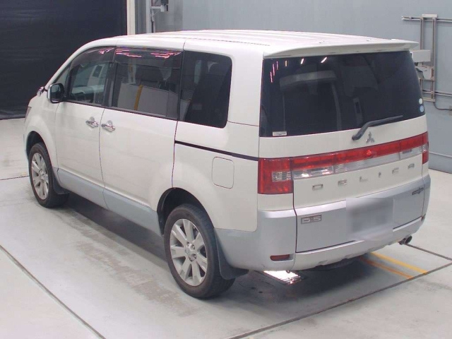 MITSUBISHI DELICA D5 2009