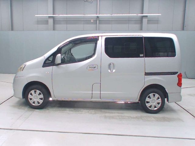 MITSUBISHI DELICA D3 2012