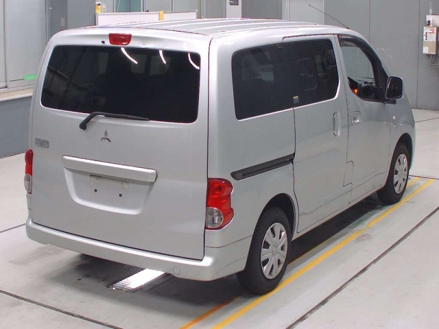 MITSUBISHI DELICA D3 2012
