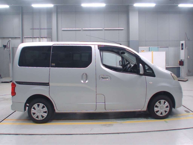 MITSUBISHI DELICA D3 2012